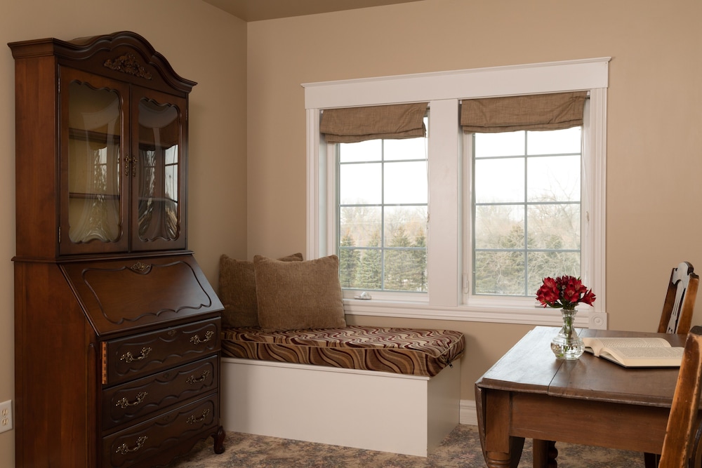 The Oakwood Inn Okoboji - Adults Only