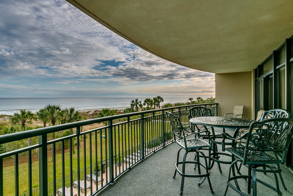 South Wind 301 4 Br condo by RedAwning