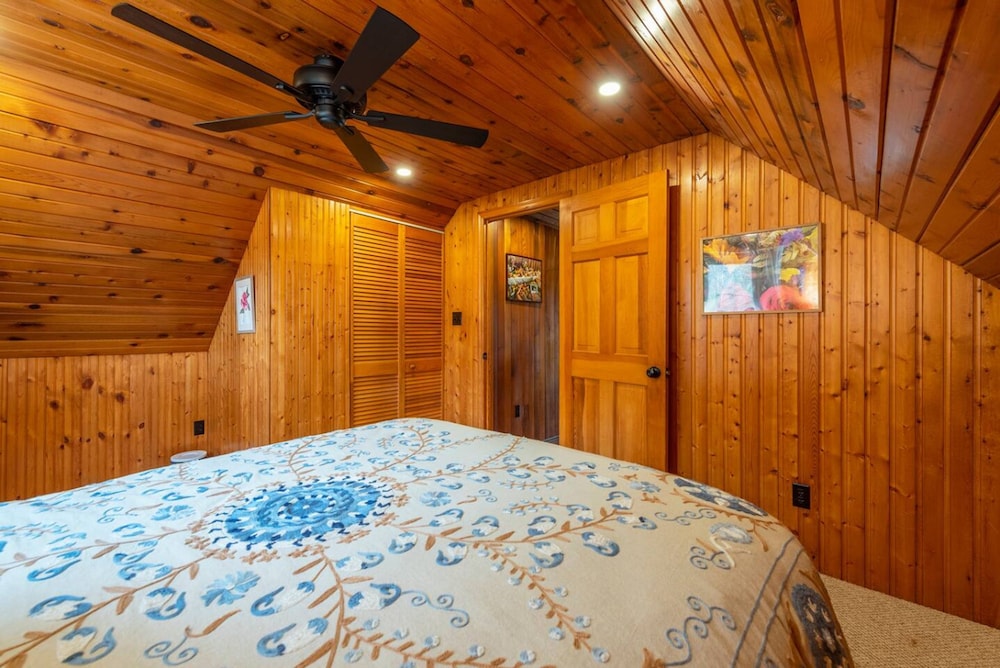 Heart Soul Log Cabin Sanctuary w Walking Trails