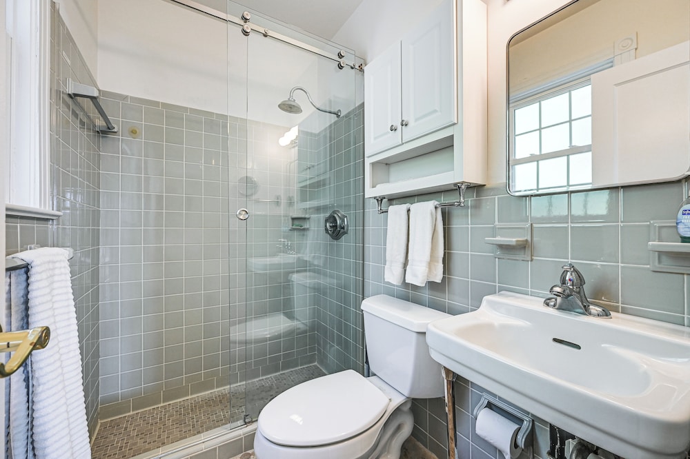 1 Block to Beach - Home w/ Pool in Old Naples!