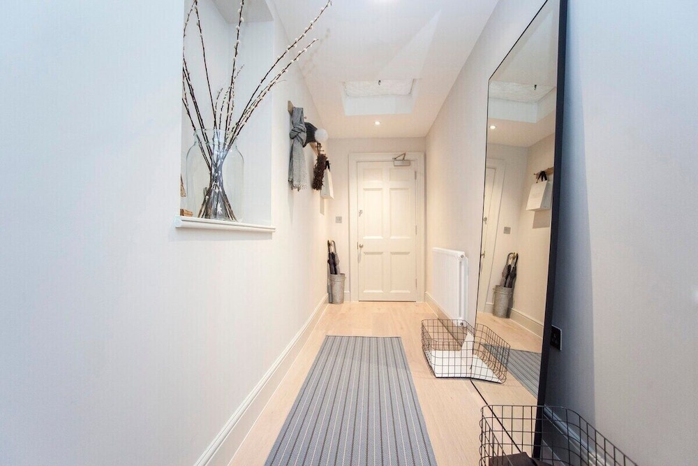 Stylish Wood Street Apartment view 5