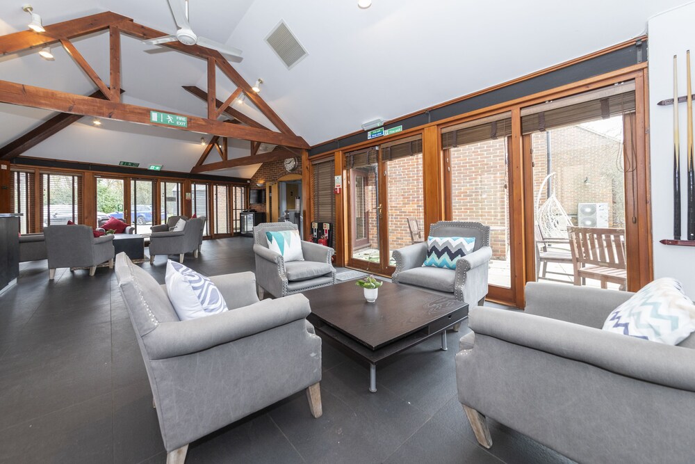 Charming 20-bed Self Contained Dwelling in Hook view 5