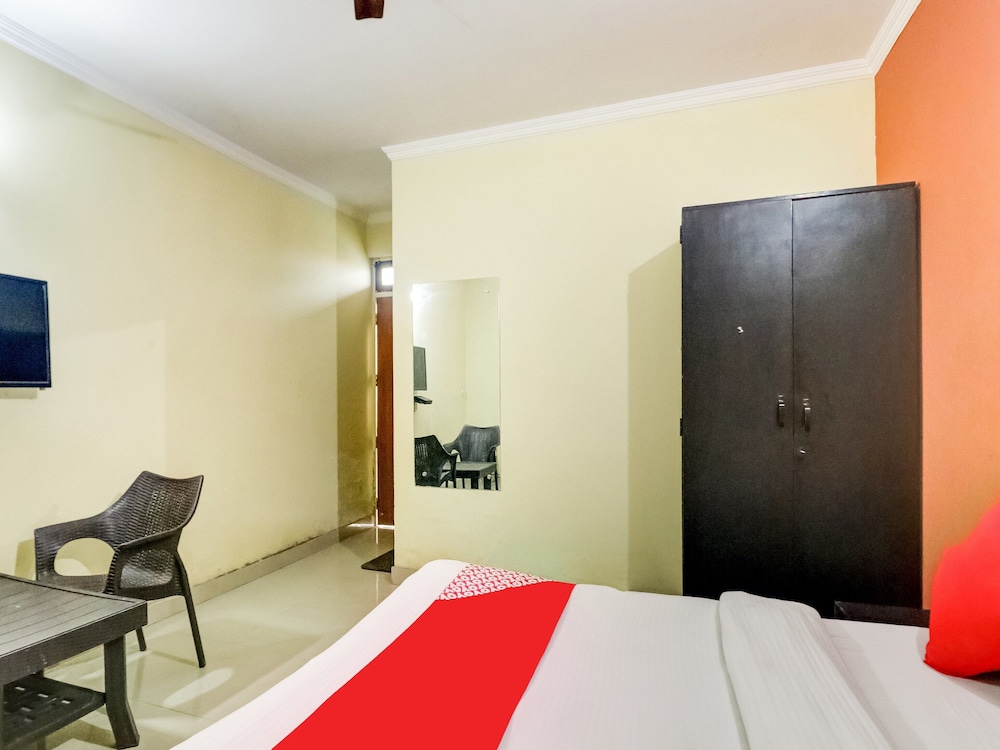 OYO 10877 Hotel R K Residency