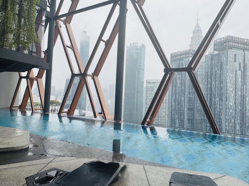 Scarletz Suites KLCC by Azure Heaven