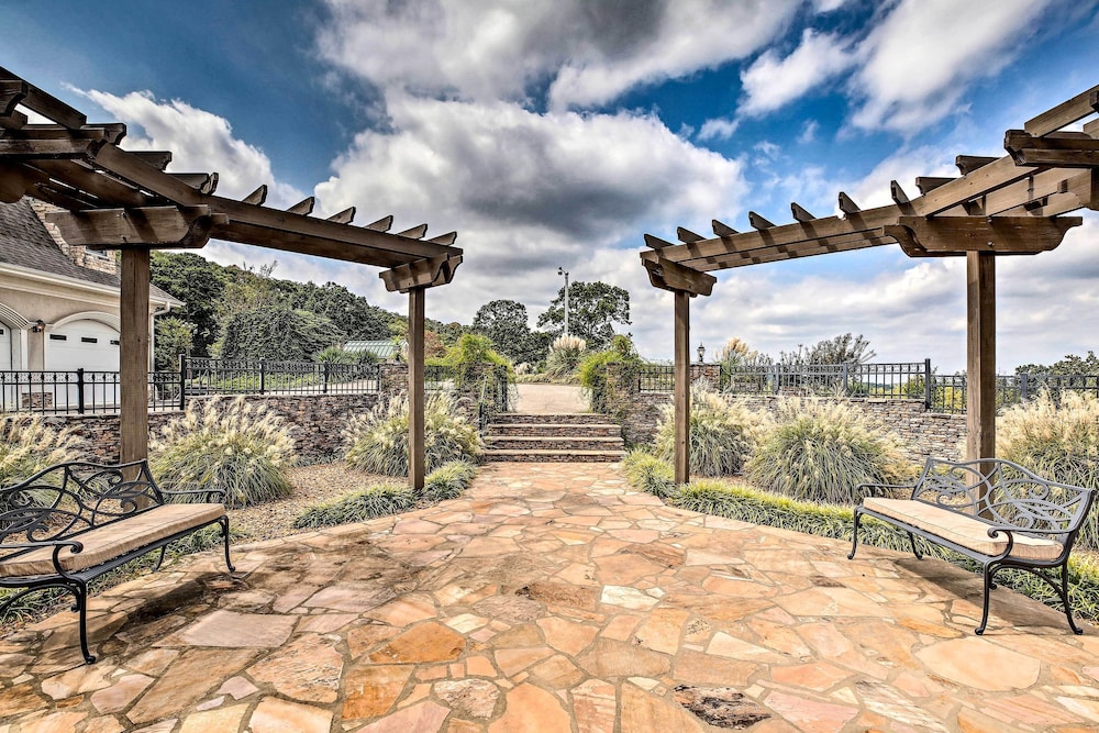 Lake Allatoona Area Studio w/ 2 Decks & Farm Views