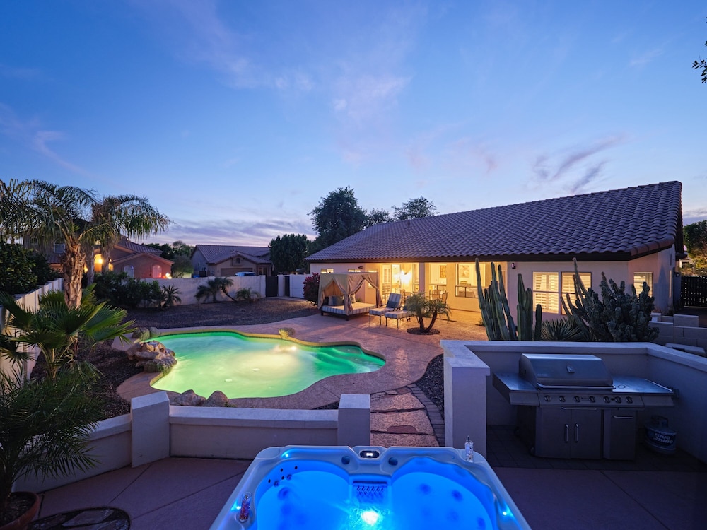 Arabian Nights - Private Pool - Hot Tub - Games!