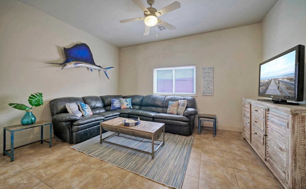 Beach Boardwalk, Pool Access & Ocean Views Coral Reef by Avantstay
