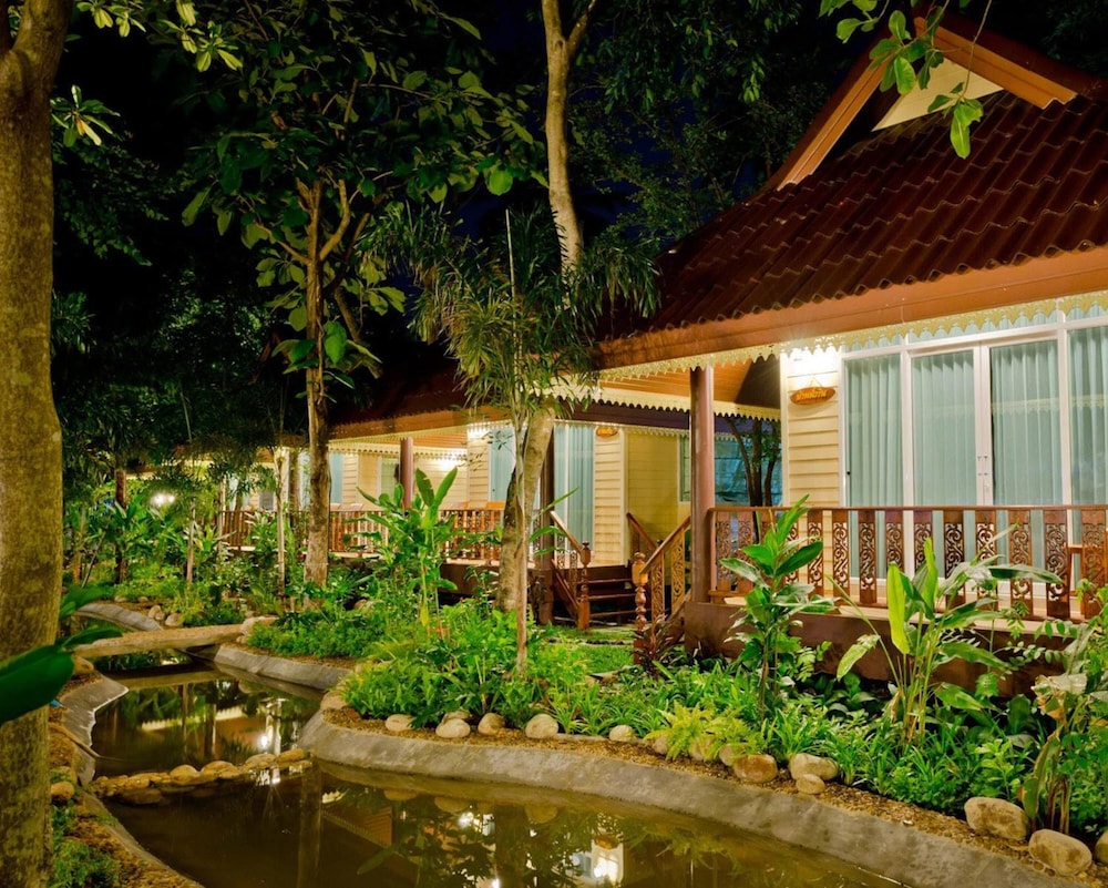 Baan Nam Pen Resort