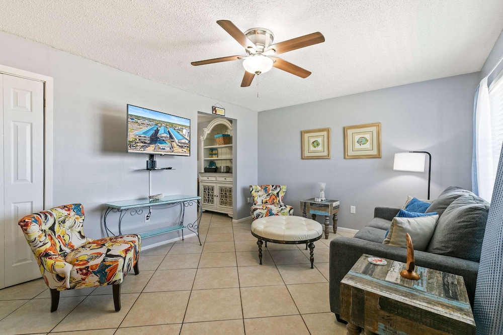 Two 2br Condos Walk to Beach Hangout
