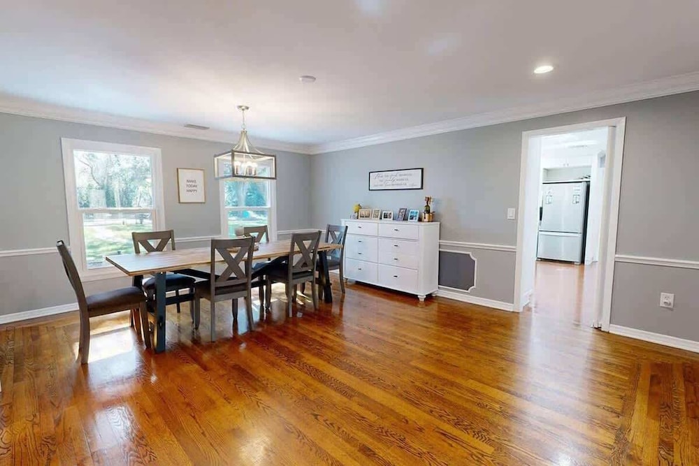 Executive 5 Bedroom Pool Home, Dade City!