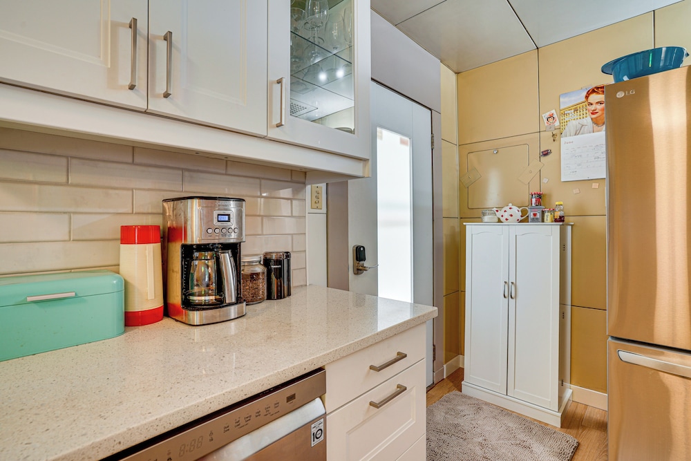 Lustron of the Lakes: Retro MCM Gem in Tangletown