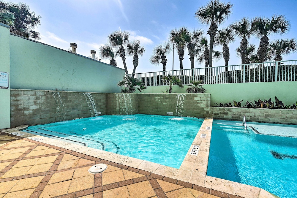Walk to Galveston Beach: Family Condo w/ Pool