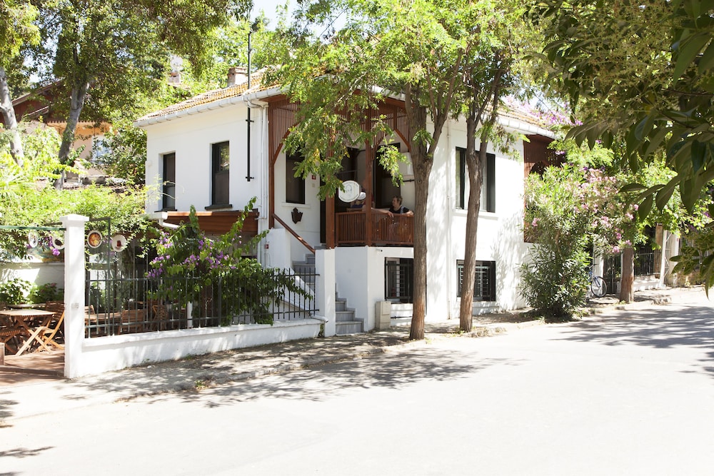 Orhan Kutbay'in Evi Turyolu Cafe Pansiyon