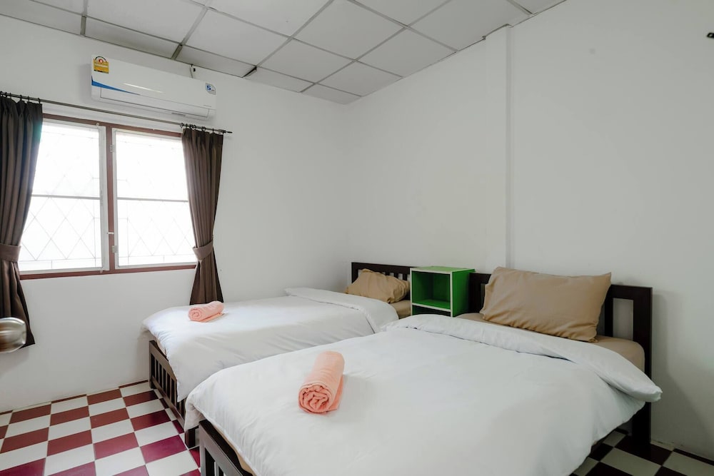 Charming 2-bedroom House in Hua Hin Soi 80,12-minute Walk to Beach