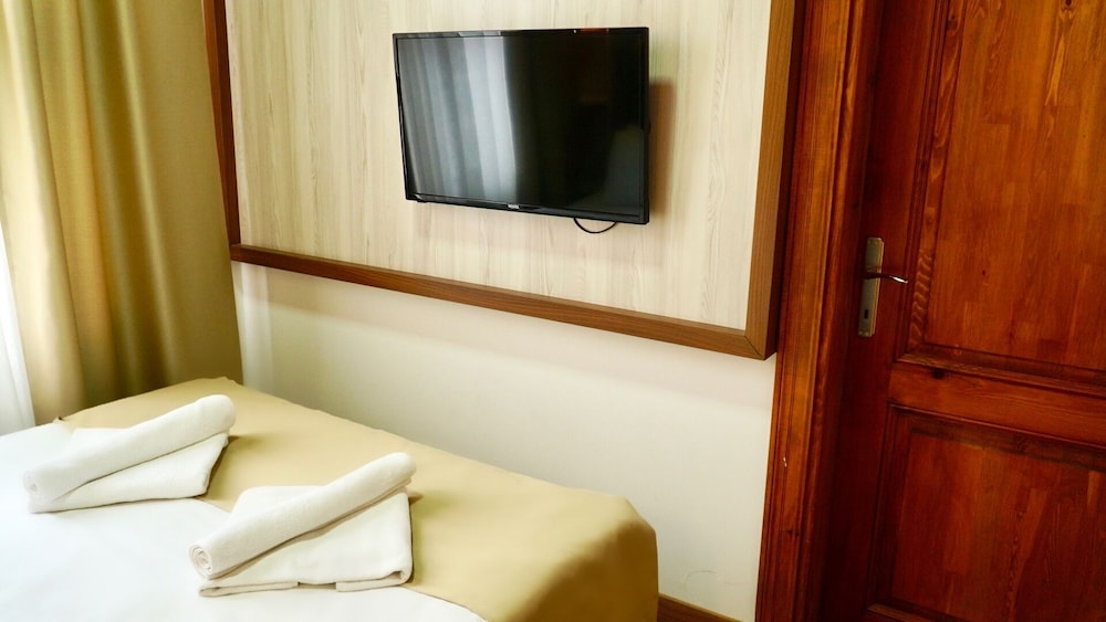 Qonaq Otel - Image 16