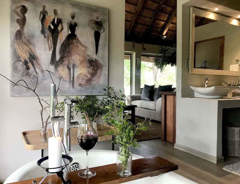 Karongwe - River Safari Lodge