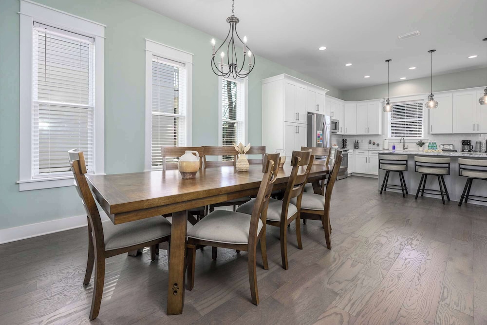 Beach to Bay 3BR Retreat - Cowboy Pool & Golf Cart