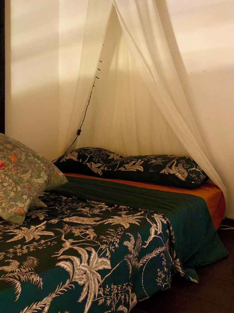Cozy House Sleeps 2 With Pet Friendly Option