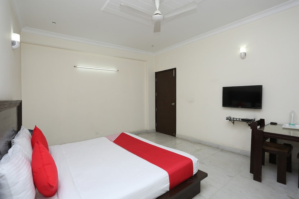 OYO 15822 Ryan Residency