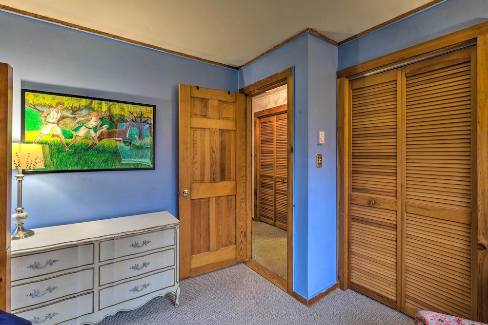 High Peak Heaven: Cozy Log Cabin on 1 Acre!