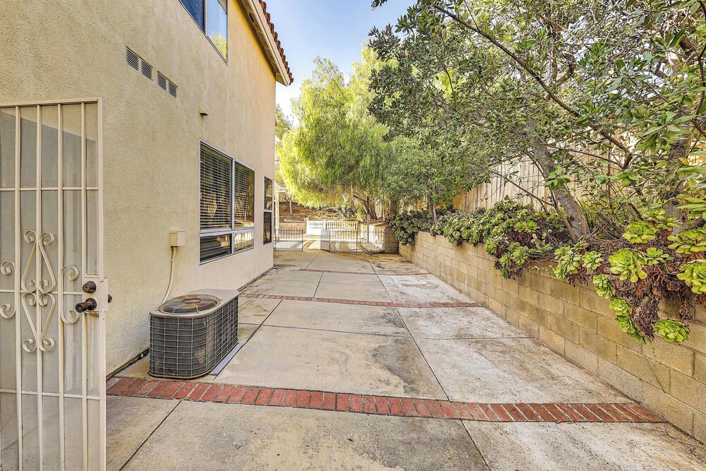 13 Mi to Dtwn Riverside: Socal Family Home!