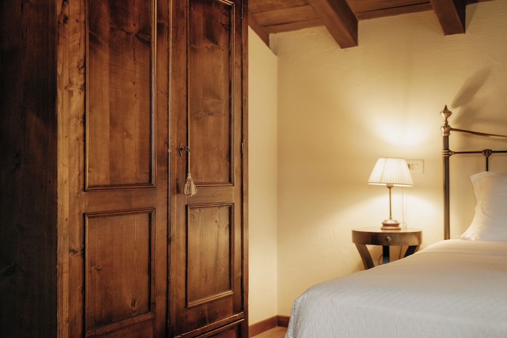 LODOLE COUNTRY HOUSE