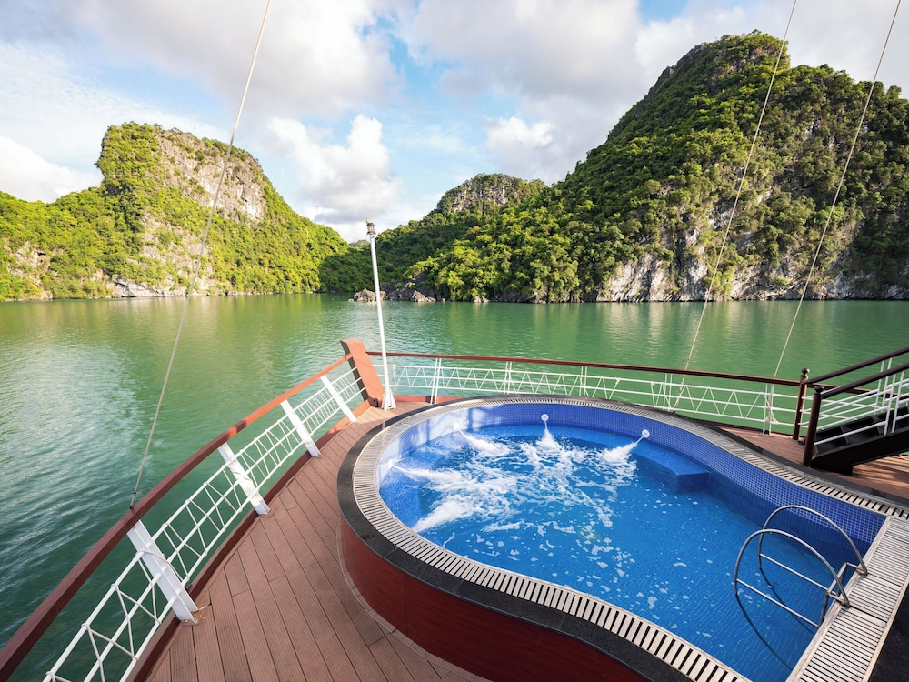 Rosa Boutique Cruise