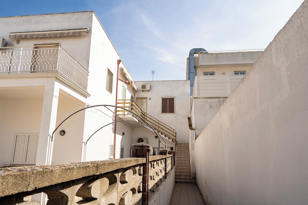 Onde Dorate in Centre, Close to Beach