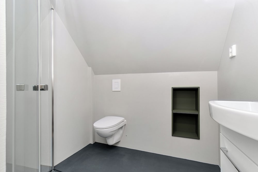 Central Guest House - Private Bathroom