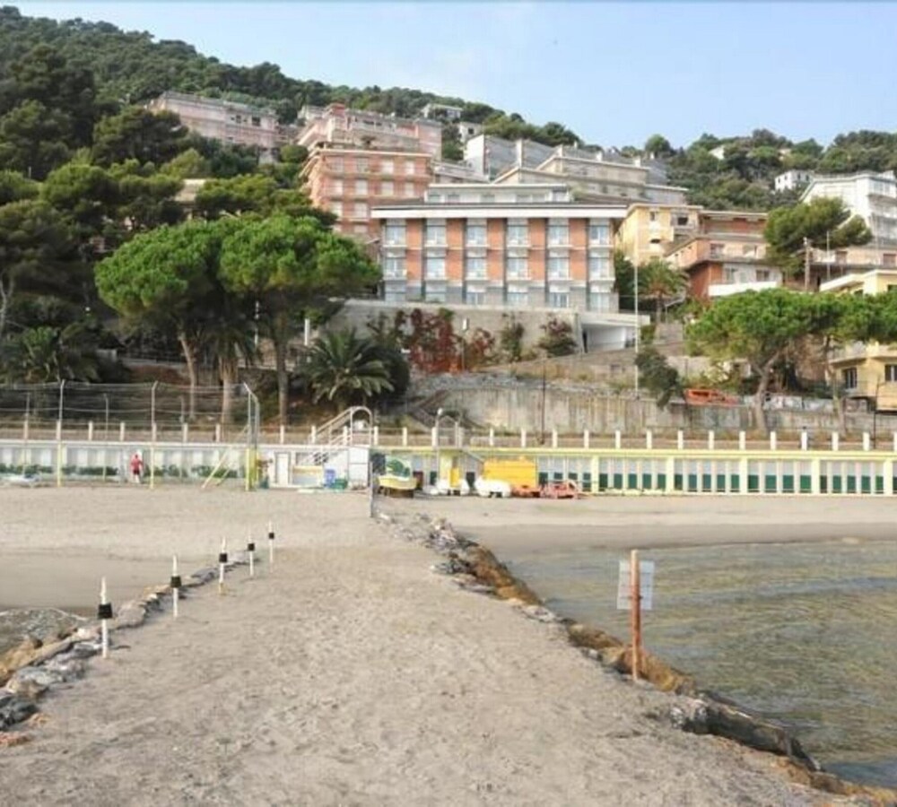 Photo 9
