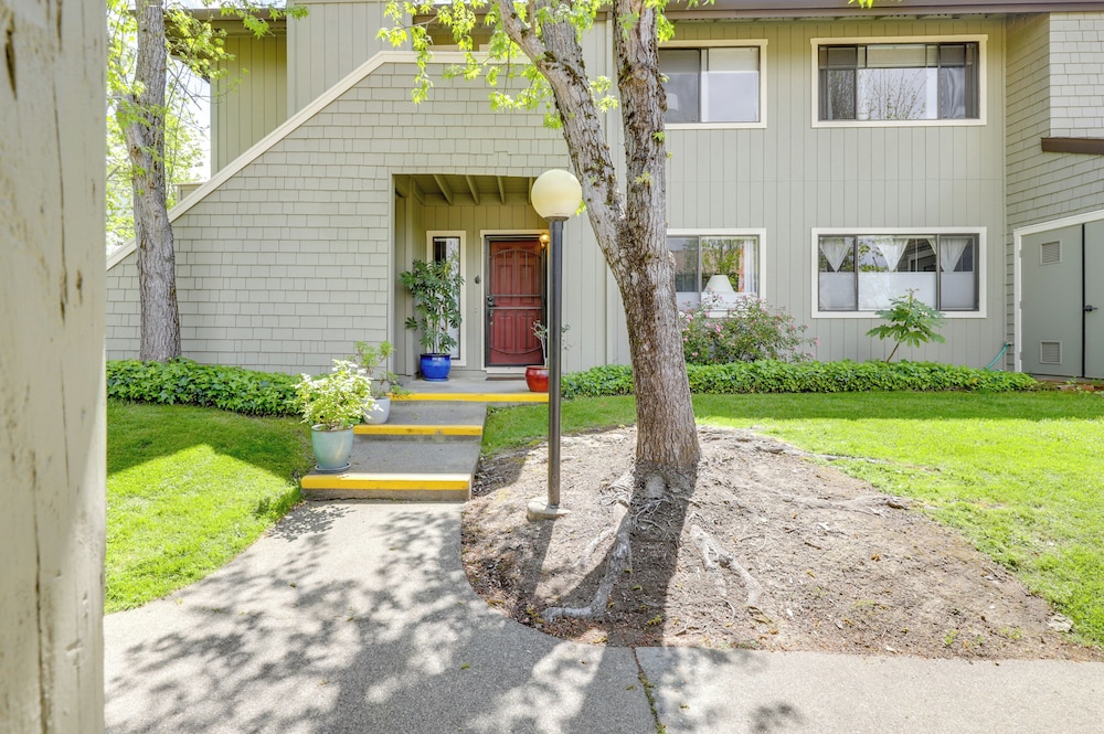 Private Patio & Workspace: Quiet Sonoma Condo!