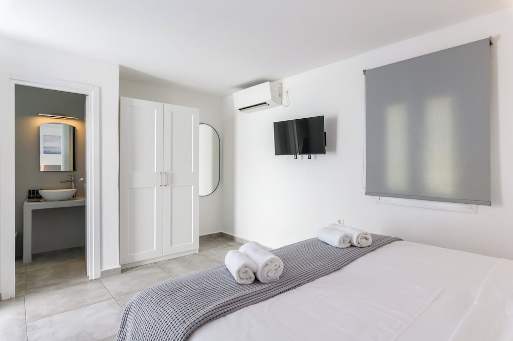 Eleven Keys Mykonos Suites