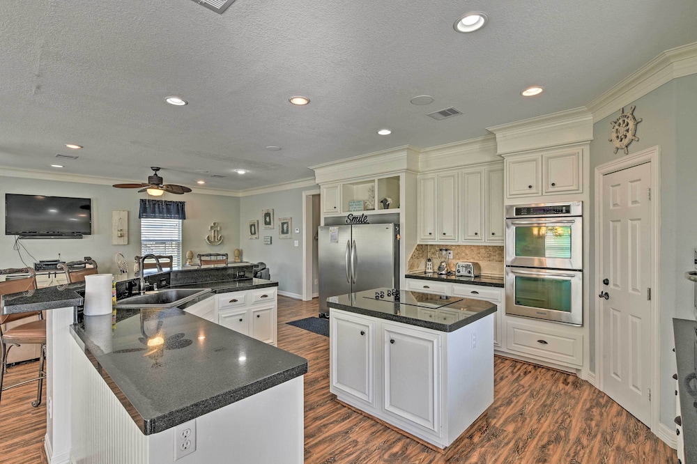 Steps to Surfside Beach: Large Group Gulf Retreat view 5