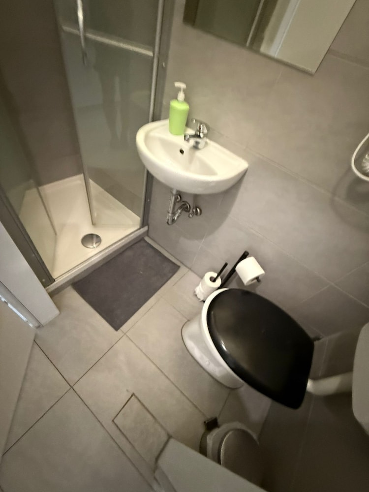 1BR Apt Budget Stay by Westbahnhof
