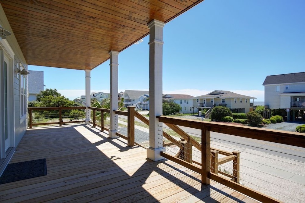 Absolute Paradise 5 Bedroom Home by RedAwning
