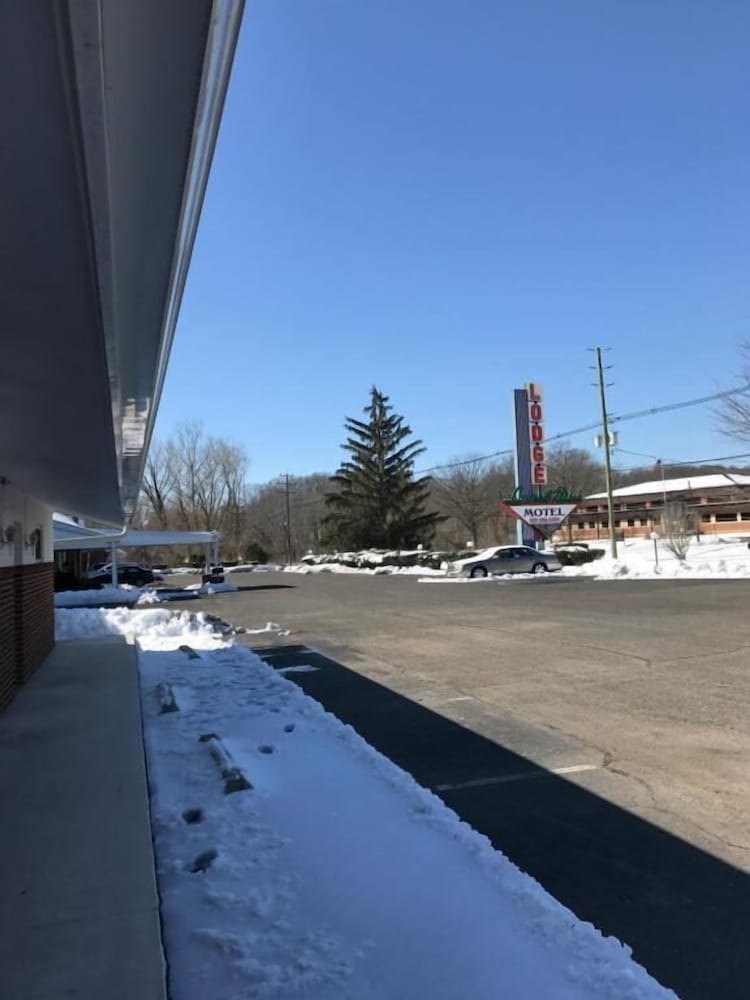 Laurel Notch Motel view 4