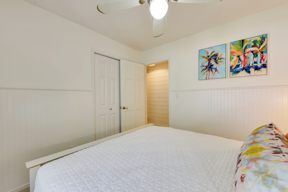 3 Mi to Beach: Coastal Escape in Mount Pleasant
