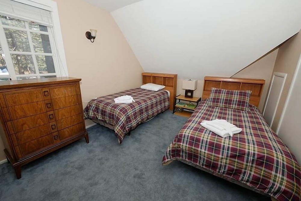 3664 Birch Avenue 5 Bedroom Cabin by RedAwning view 5