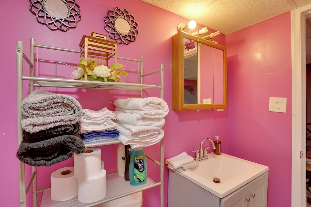 9 Mi to Midtown: Convenient Harrisburg Apt