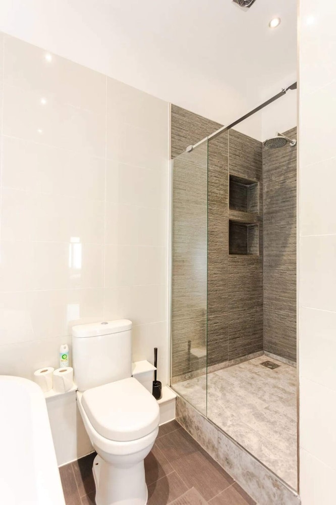 Stylish 2 Bedroom Apartment in Greenwich