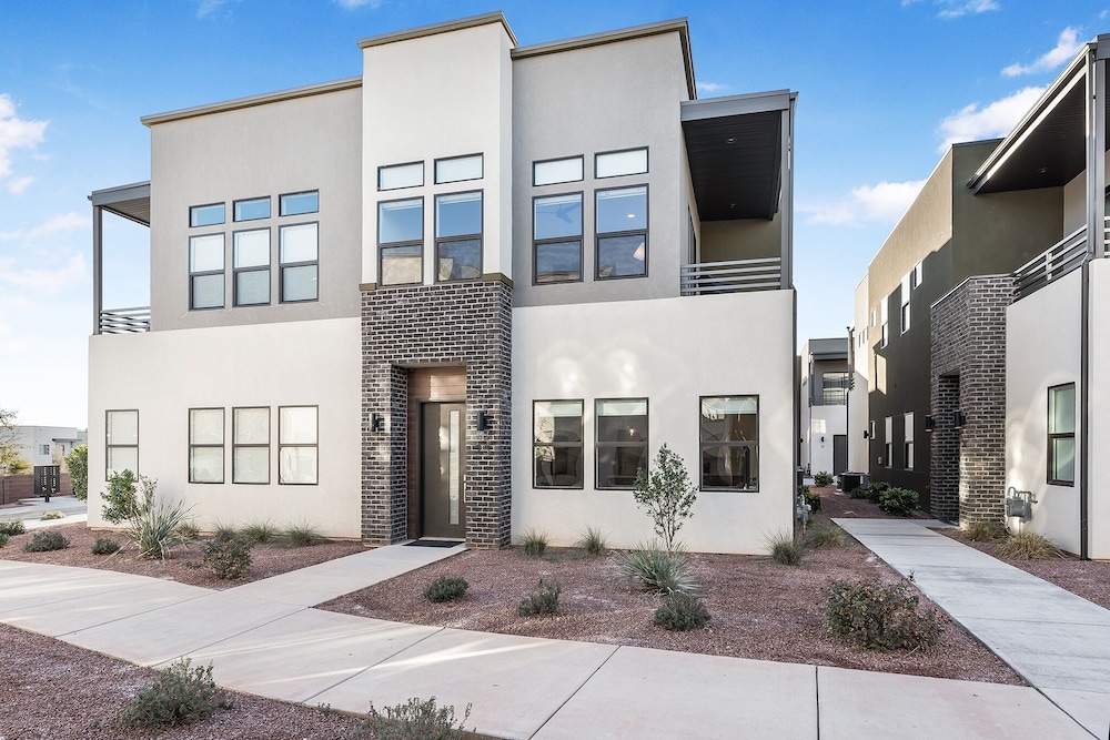 Villa #25 At Bloomington Country Club - Villa Vibes 4 Bedroom Townhouse