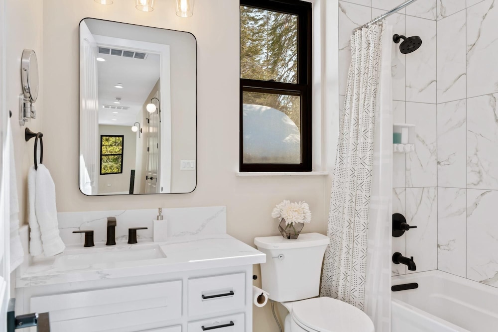 Luxury Retreat Home w Hot Tub - Property Image 53