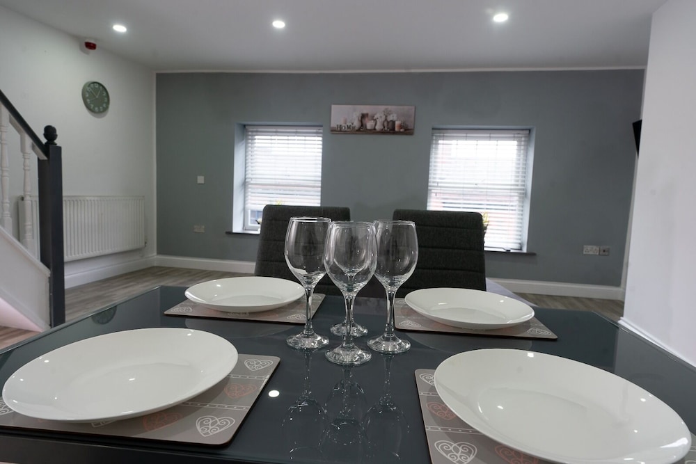 City Centre Modern 4 Person Apartment photo 4