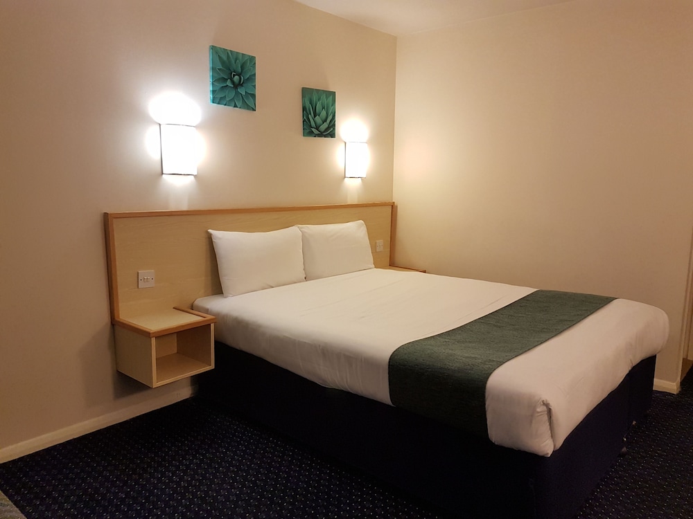 Winchester Vacations - Days Inn by Wyndham Sutton Scotney North - Property Image 4