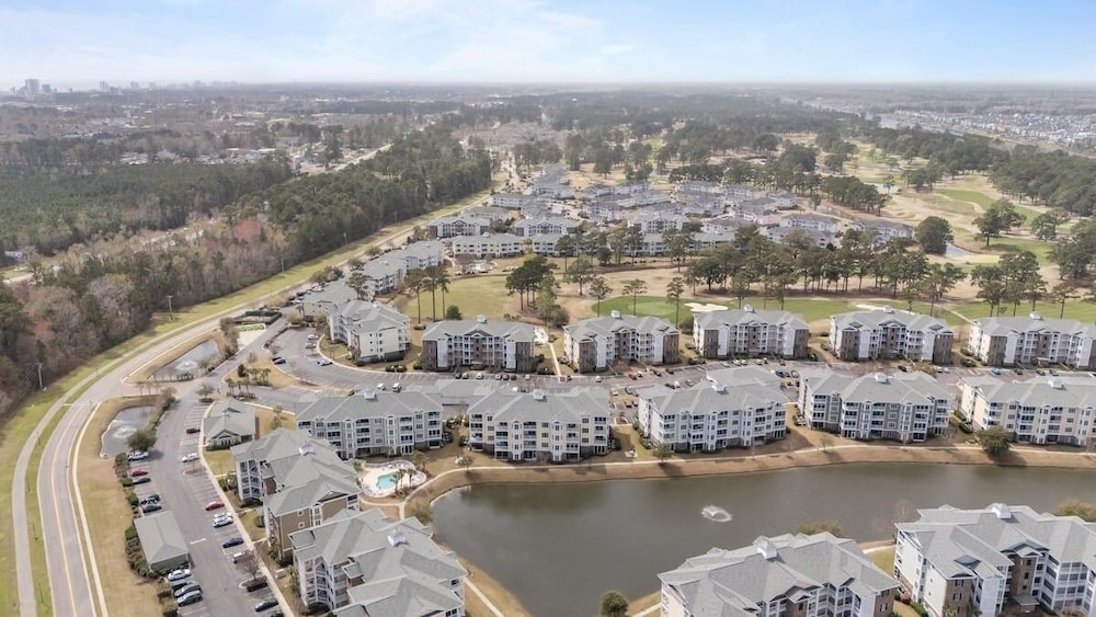 Magnolia Pointe Luster Leaf 4887-203 2 Bedroom Condo