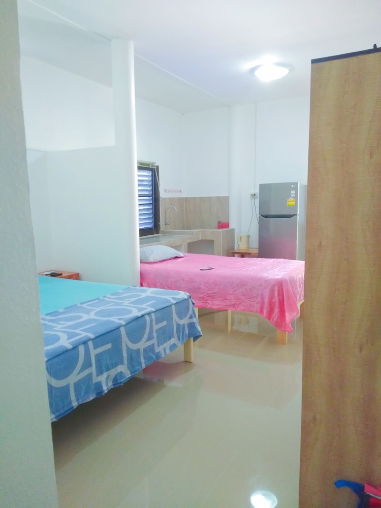 Chomlay Restaurant & Room for Rent