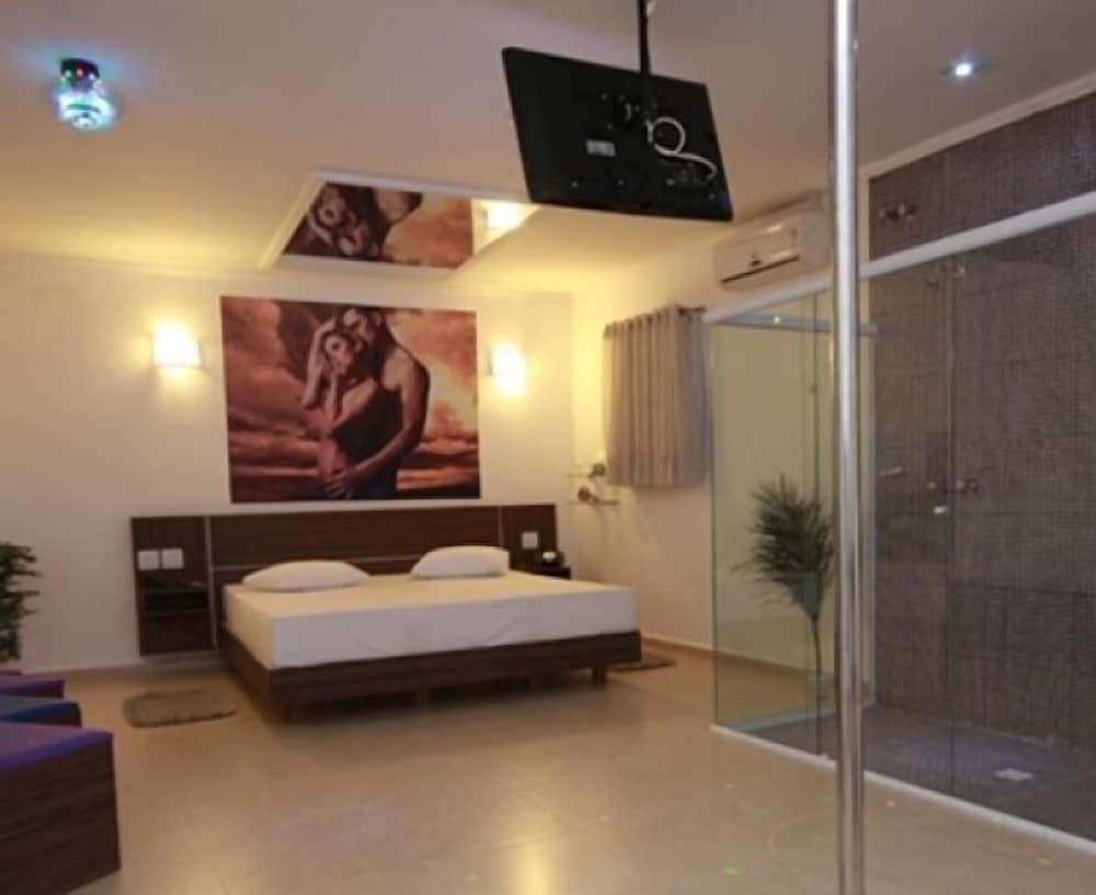 I9 Motel - Adults Only