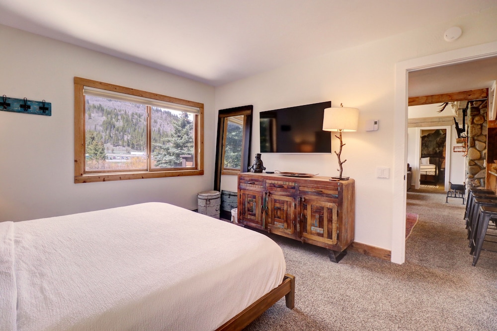 An206 Anaconda 4 Bedroom Condo