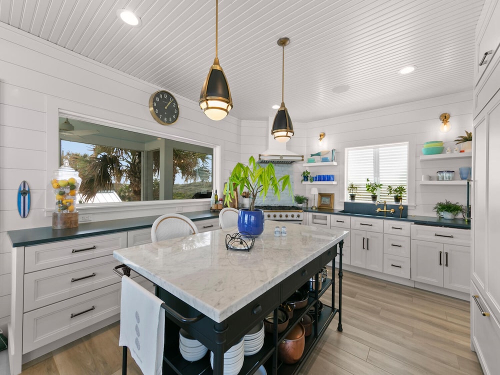 Ocean Paradise by Distinctive Beach Rentals