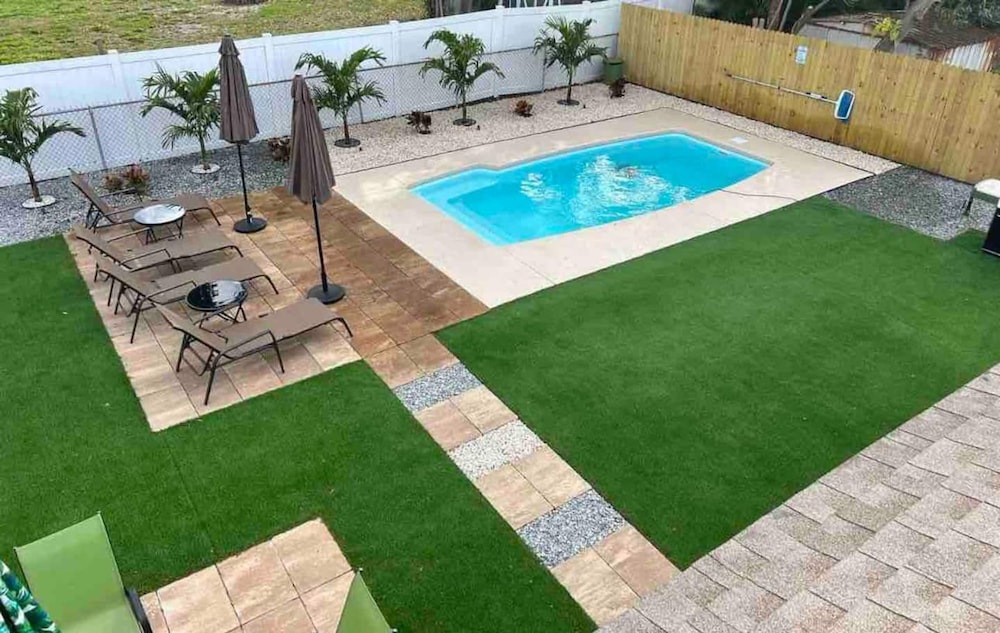 Palm Oasis 2 2 Serene Backyard Private Poolside